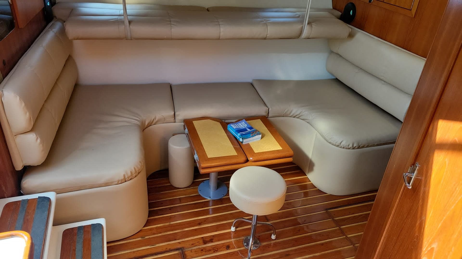 38ft Luxury Cruiser Charter — photo 11