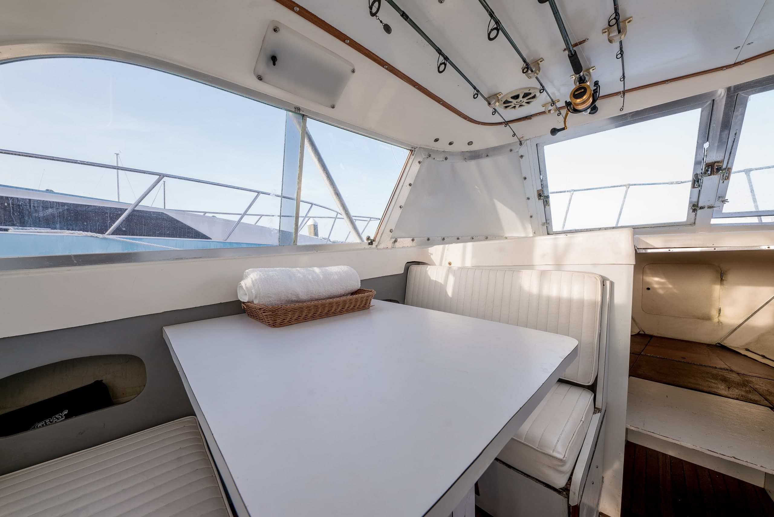 31ft Classic Sportfisher Charter — photo 10