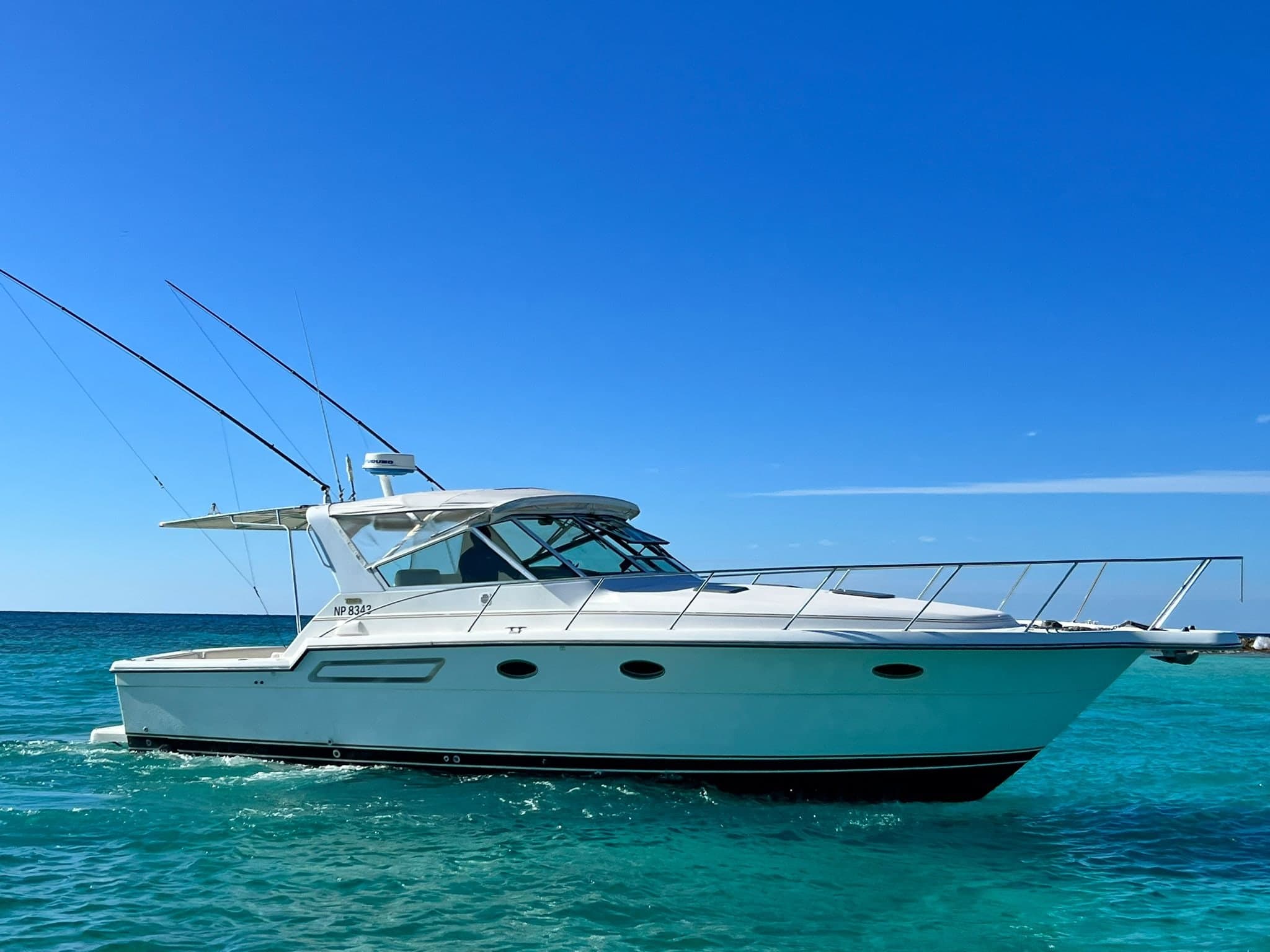 38ft Luxury Cruiser Charter — photo 16