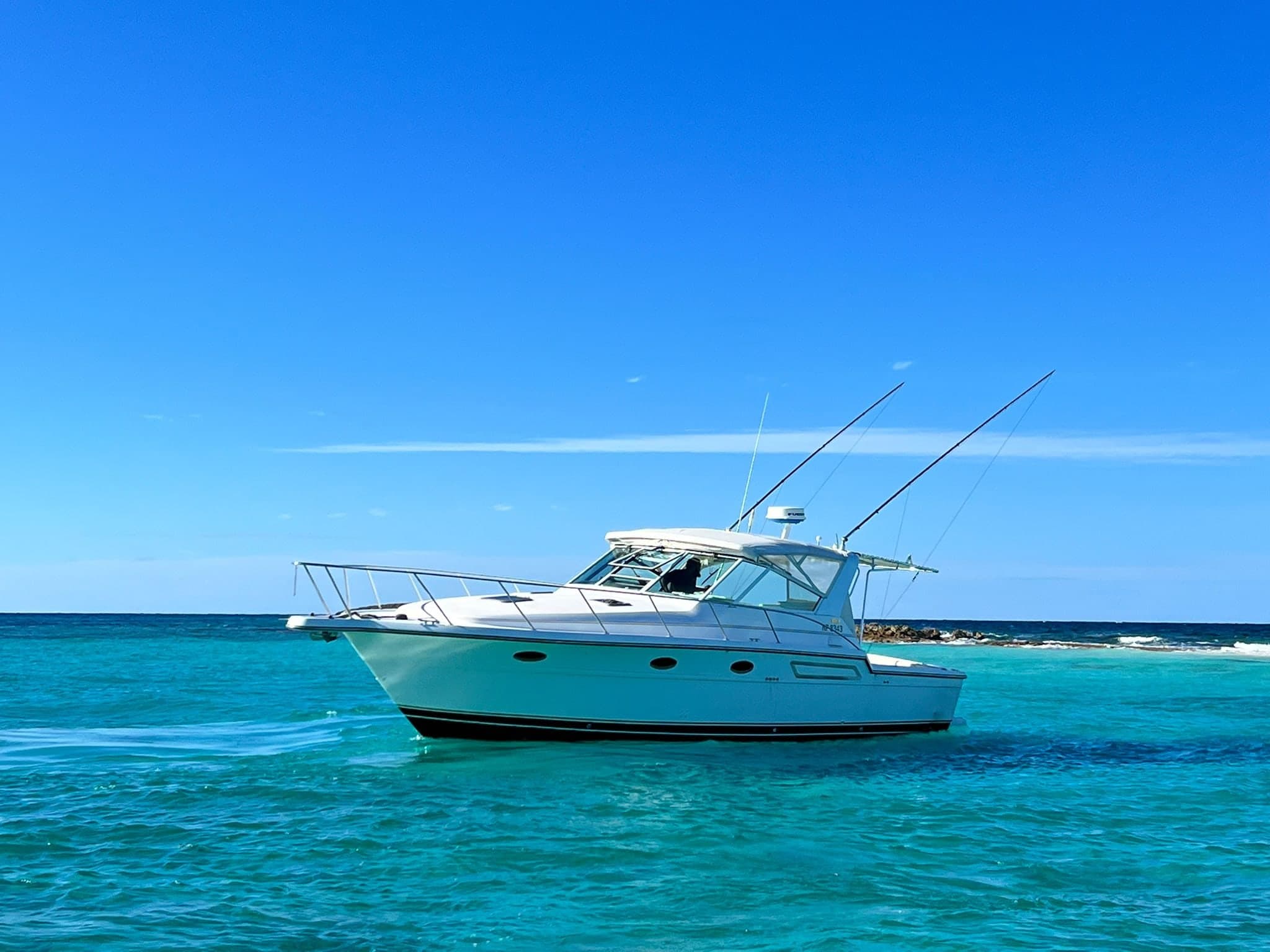 38ft Luxury Cruiser Charter — photo 17