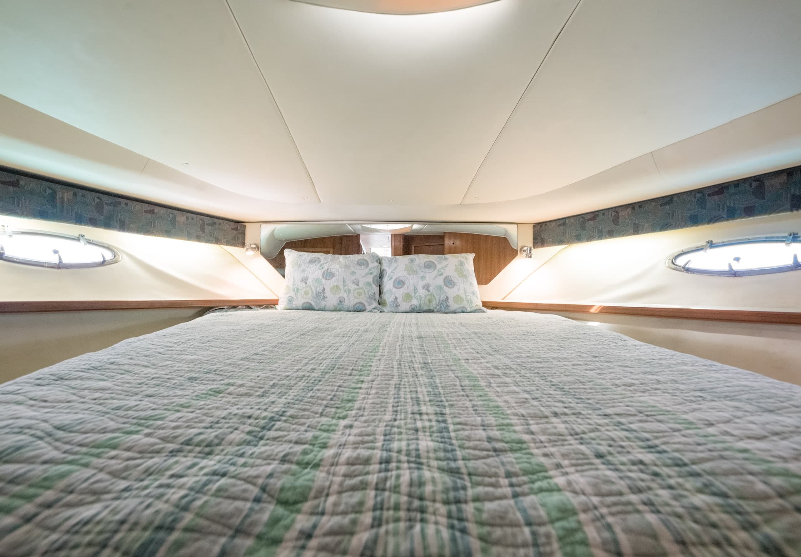 38ft Luxury Cruiser Charter — photo 12