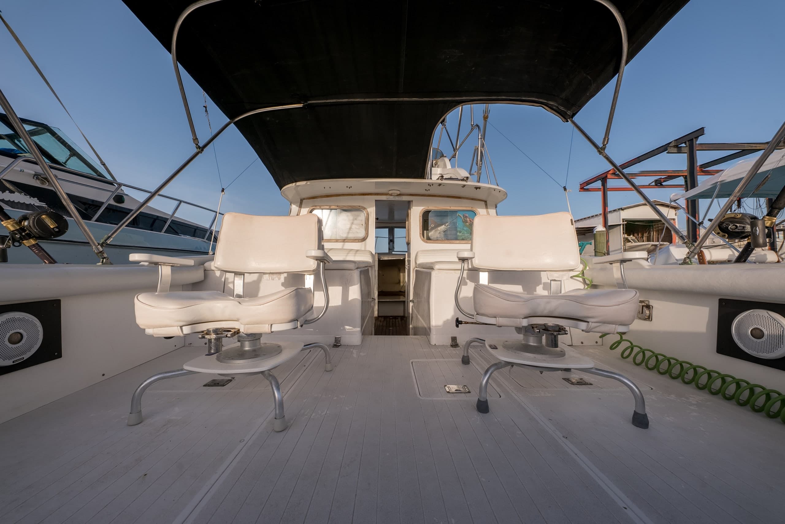 31ft Classic Sportfisher Charter — photo 9