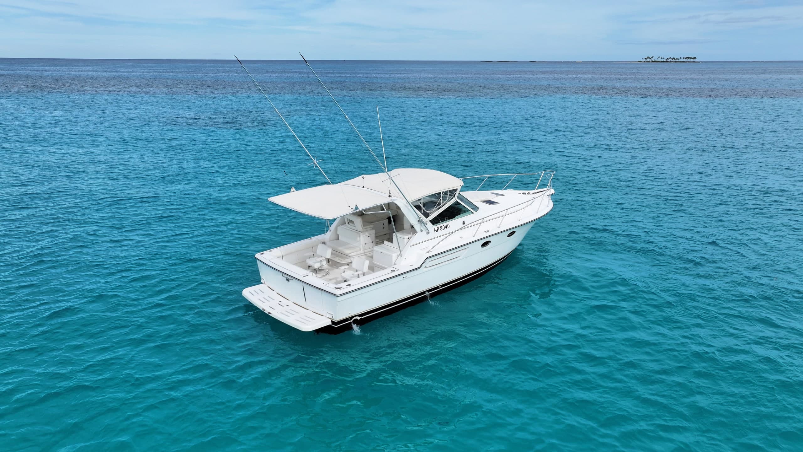 38ft Luxury Cruiser Charter — photo 13