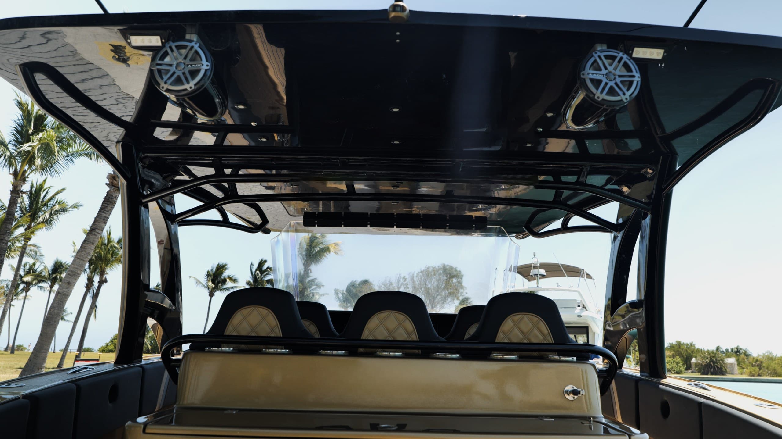 43ft Black & Gold Ultra Luxury Yacht Charter — photo 16