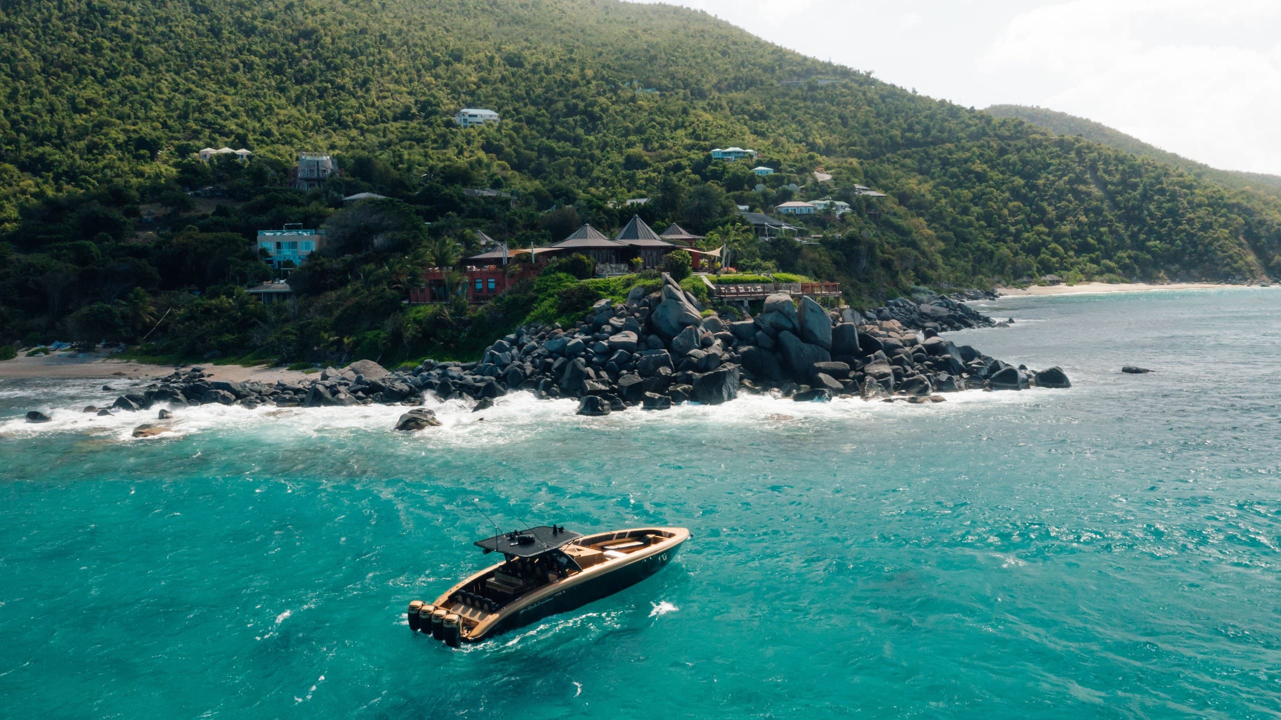 43ft Black & Gold Ultra Luxury Yacht Charter — photo 4